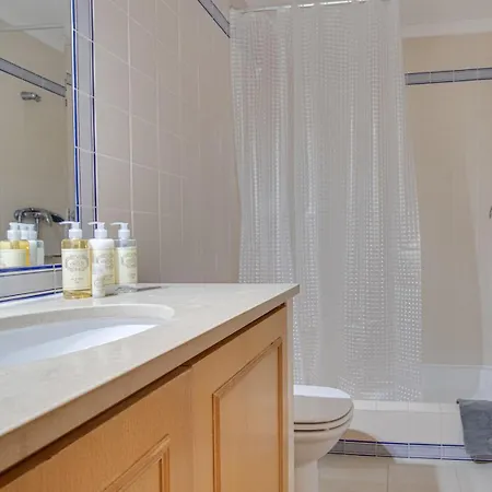 Lovely 2bd 500m Ac Wi-fi Pool Balcony דירה אלבופיירה