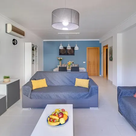 Lovely 2bd 500m Ac Wi-fi Pool Balcony דירה