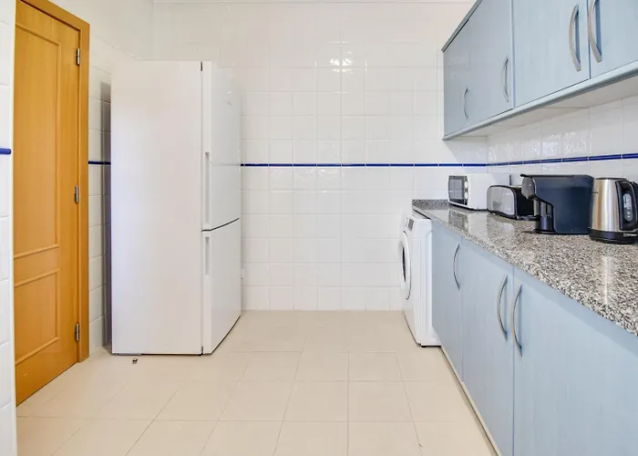 Lovely 2bd 500m Ac Wi-fi Pool Balcony Appartement *