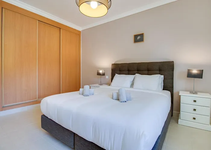 Lovely 2bd 500m Ac Wi-fi Pool Balcony