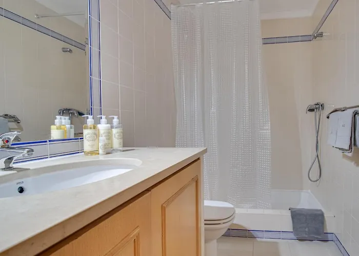 Lovely 2bd 500m Ac Wi-fi Pool Balcony 아파트 알부페이라